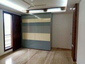 Room in 4 BHK Apartment at Safdarjung Development Area – for Rent