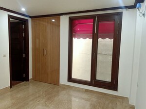 Room in 4 BHK Apartment at Safdarjung Development Area – for Rent
