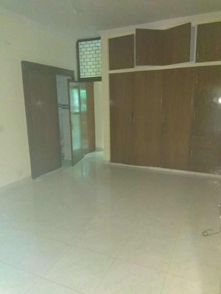 Room, safdarjung development area 4 Bedroom 5000 Sq.Ft. Apartment In Safdarjung Development Area Delhi 9723677