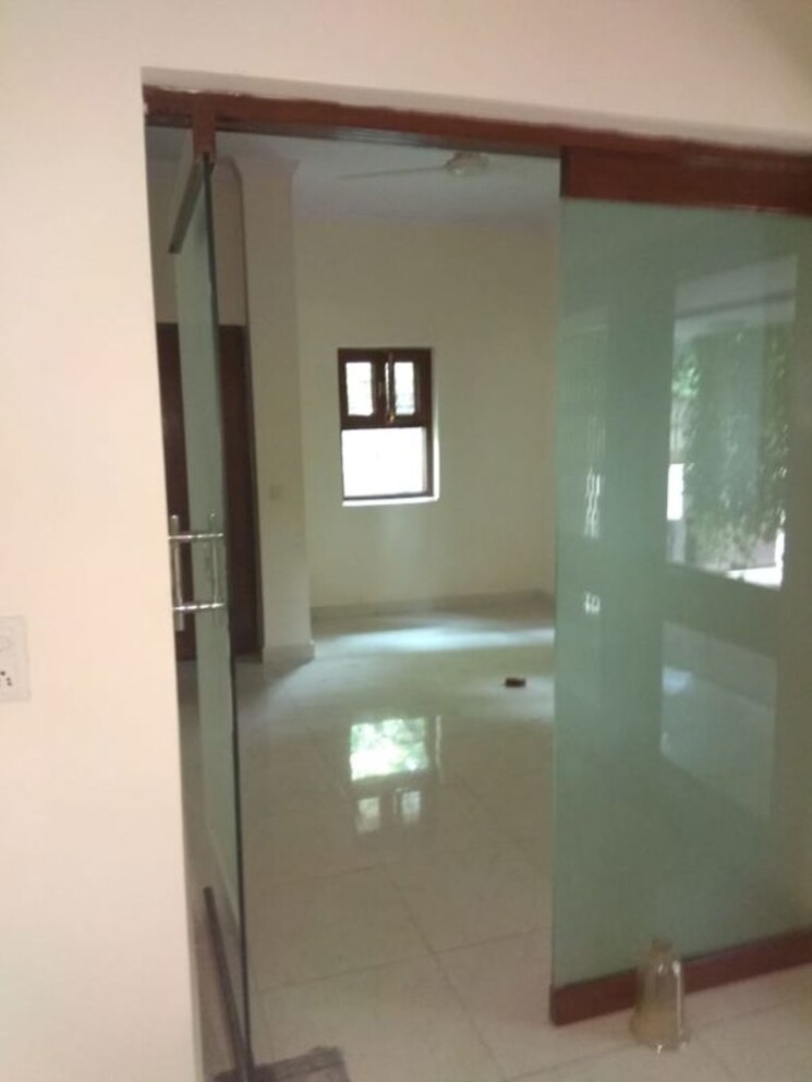Bathroom, safdarjung development area 4 Bedroom 5000 Sq.Ft. Apartment In Safdarjung Development Area Delhi 9723677