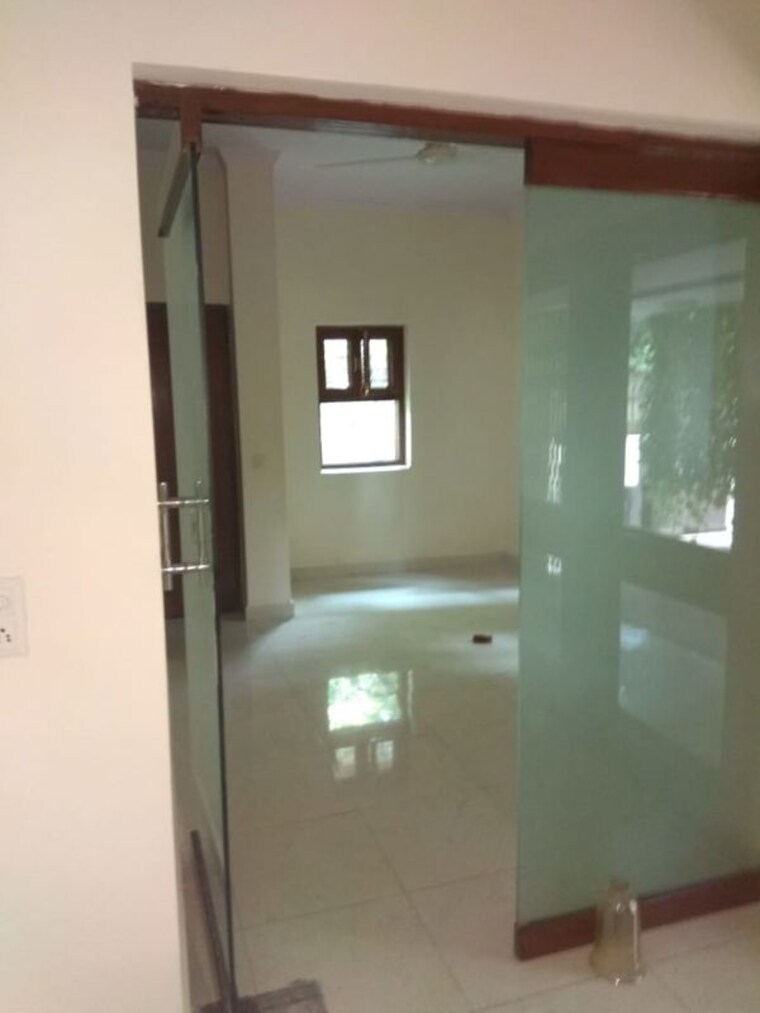 Bathroom, safdarjung development area 4 Bedroom 5000 Sq.Ft. Apartment In Safdarjung Development Area Delhi 9723677