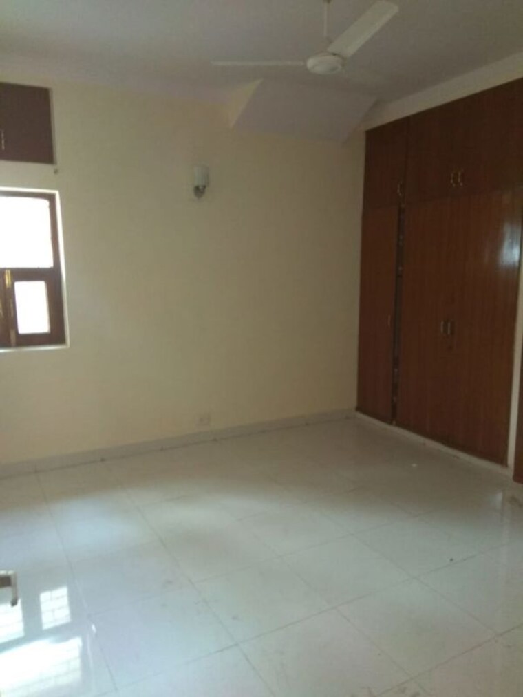 Room, safdarjung development area 4 Bedroom 5000 Sq.Ft. Apartment In Safdarjung Development Area Delhi 9723677