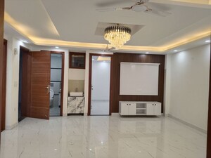 Room in 4 BHK Apartment at Panchsheel Vihar – for Sale
