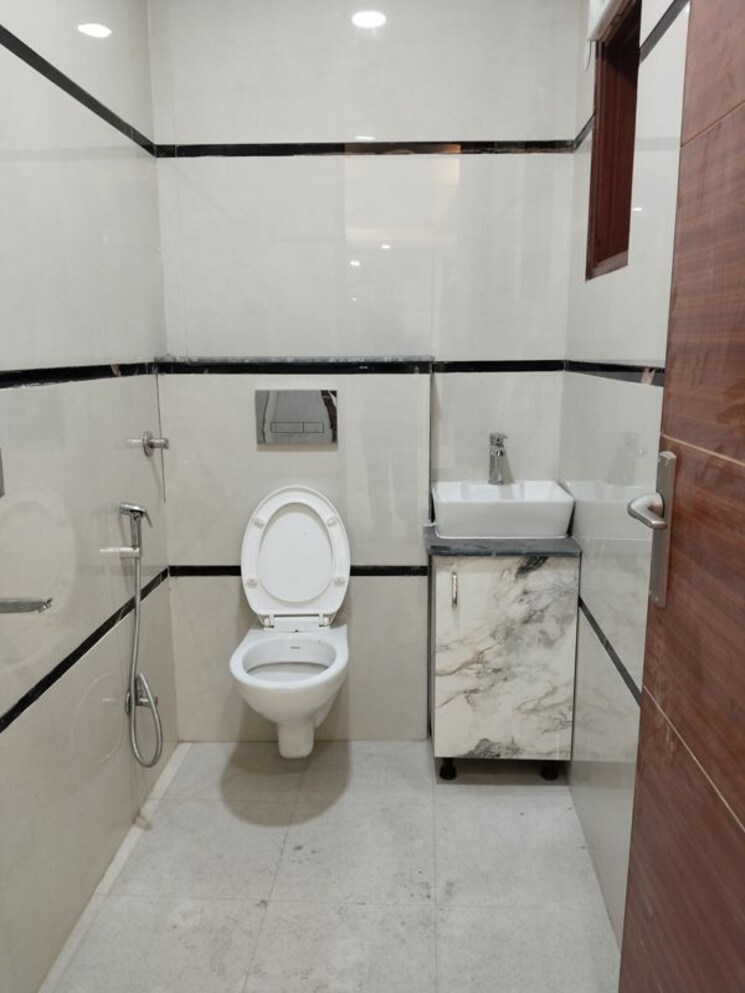 Bathroom, panchsheel vihar 4 Bedroom 1350 Sq.Ft. Apartment In Panchsheel Vihar Delhi 9723687