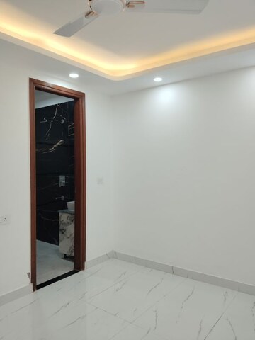 Room in 4 BHK Apartment at Panchsheel Vihar – for Sale