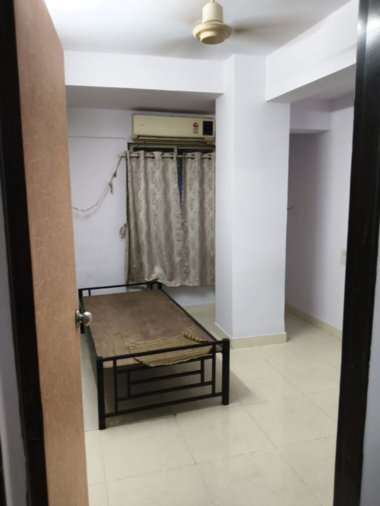 Bedroom, vile parle west 1 Bedroom 420 Sq.Ft. Apartment In Vile Parle West Mumbai 9723702
