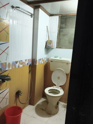 Bathroom in 1 BHK Apartment at Vile Parle West – for Rent