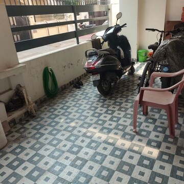 Parking in  Pg at Gomti Nagar – for Rent