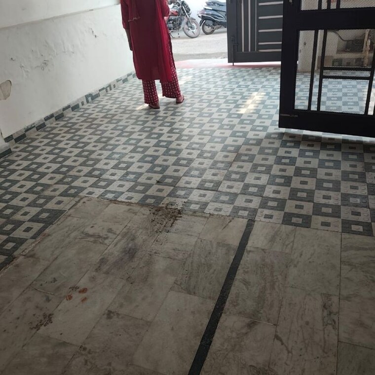  Parking, gomti nagar Pg For Girls In Gomti Nagar 9723709