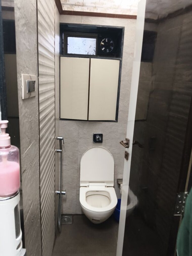 Bathroom, vile parle west 1 Bedroom 420 Sq.Ft. Apartment In Vile Parle West Mumbai 9723722
