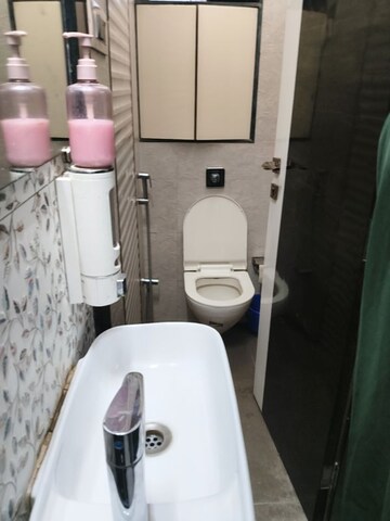 Bathroom in 1 BHK Apartment at Vile Parle West – for Rent
