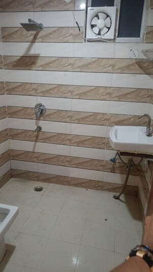 Bathroom in 3 BHK Builder Floor at Amolik Residency, Sector 86 – for Rent