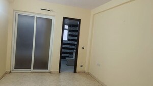 Room in 3 BHK Builder Floor at Amolik Residency, Sector 86 – for Rent
