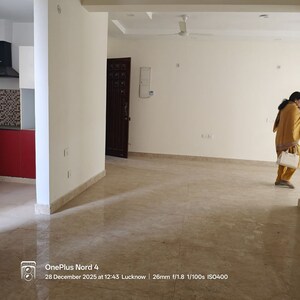 Room in 2.5 BHK Apartment at MI Regal Court, Gomti Nagar – for Sale