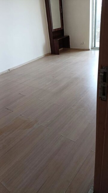 Room in 3 BHK Apartment at DLF New Town Heights Town Houses, Sector 86 – for Rent