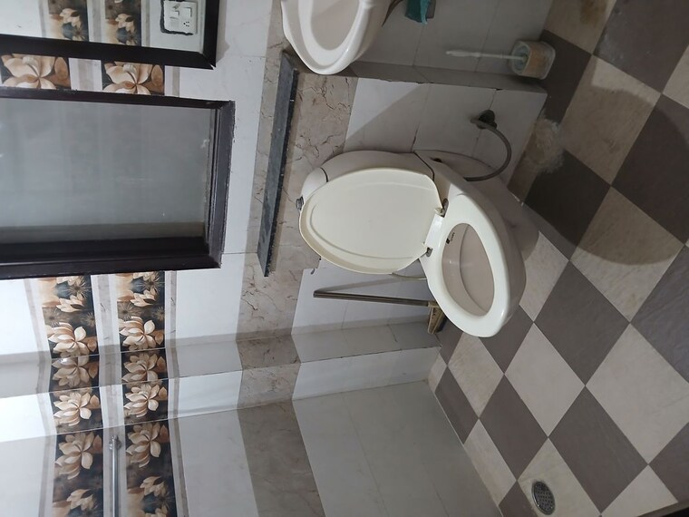 Bathroom, unitech-south-city-ii 2 Bedroom 1800 Sq.Ft. Builder Floor In Sector 50 Gurgaon 9723791
