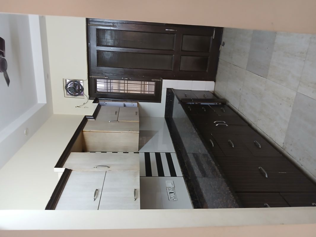 2 BHK + Pooja Room 1800 Sq.Ft. Builder Floor in Unitech South City II