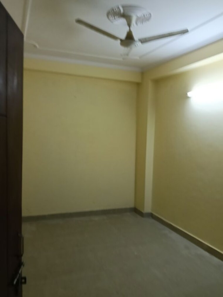 Room, paryavaran complex 1 RK 200 Sq.Ft. Builder Floor In Paryavaran Complex Delhi 9723793