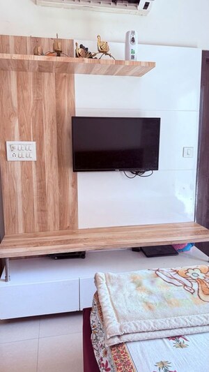 Furnished Amenities in 3 BHK Apartment at Mahagun Mirabella, Sector 79 – for Rent