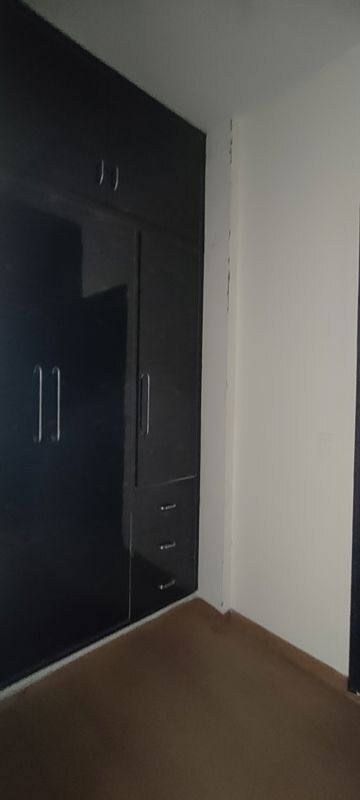 Furnished Amenities in 3 BHK Apartment at Ansal Crown Heights, Sector 80 – for Rent