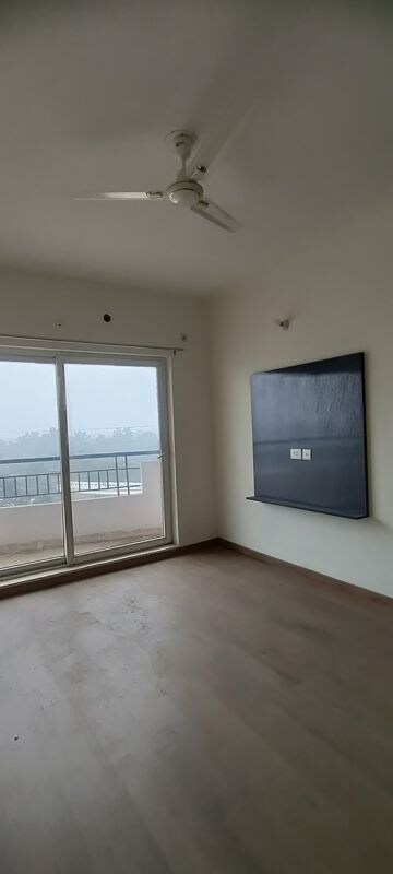 Room in 3 BHK Apartment at Ansal Crown Heights, Sector 80 – for Rent