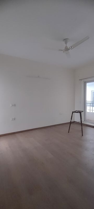 Room in 3 BHK Apartment at Ansal Crown Heights, Sector 80 – for Rent