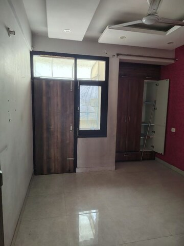 Room in 3 BHK Builder Floor at MS Enclave Zirakpur, Dhakoli – for Rent