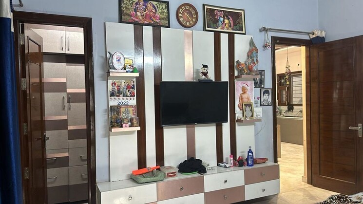 Room, vip road 6+ Bedroom 2300 Sq.Ft. Independent House In Vip Road Zirakpur 9723847