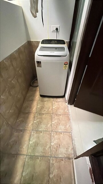 Furnished Amenities in 3 BHK Builder Floor at Pir Machalla – for Rent