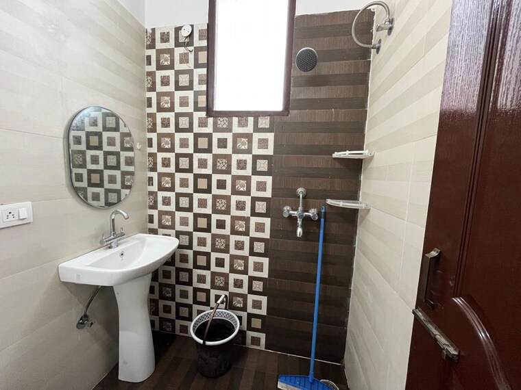 Bathroom, pir machalla 3 Bedroom 1250 Sq.Ft. Builder Floor In Pir Machalla Zirakpur 9723857