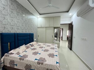 Room in 3 BHK Builder Floor at Pir Machalla – for Rent