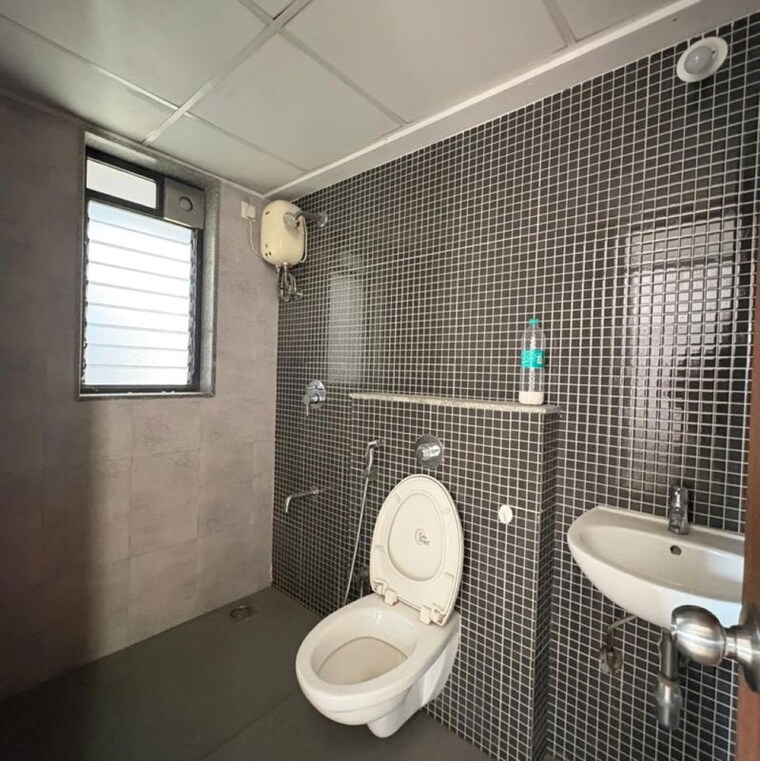 Bathroom, lodha-palava-city-lakeshore-greens 2 Bedroom 738 Sq.Ft. Apartment In Hedutane Thane 9723864