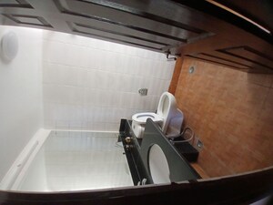 Bathroom in 2 BHK Builder Floor at Auram Floor, South City 2 – for Rent