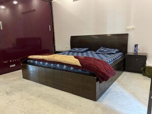 Bedroom in 2 BHK Builder Floor at Sector 43 – for Rent
