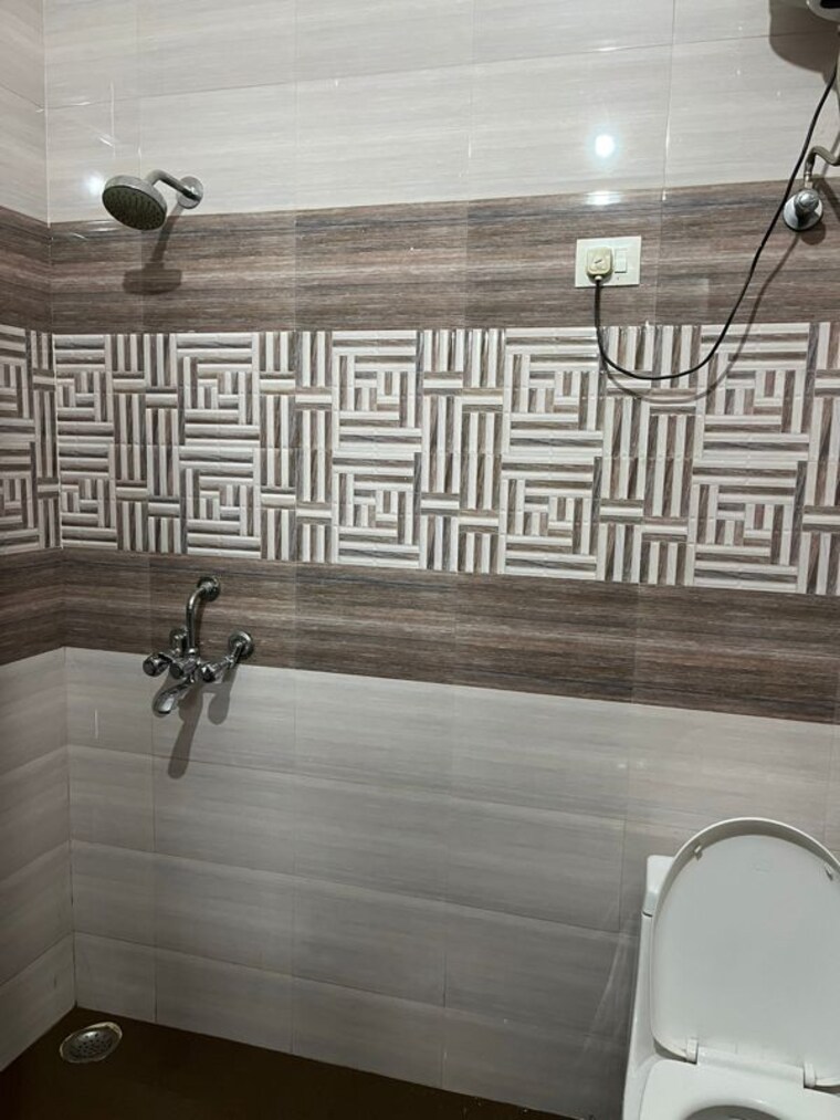  Parking, sector 43 2 Bedroom 201 Sq.Yd. Builder Floor In Sector 43 Gurgaon 9723953