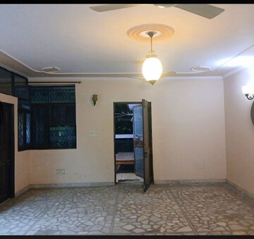 Room in 2.5 BHK Builder Floor at Ramesh Nagar – for Rent