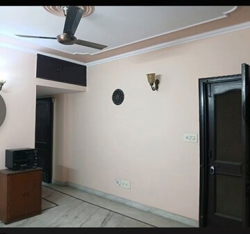 Room in 2.5 BHK Builder Floor at Ramesh Nagar – for Rent