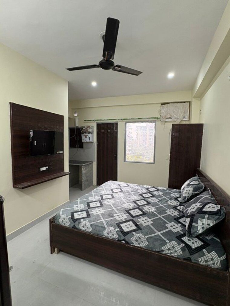 Bedroom, sector 56 1 Bedroom 100 Sq.Yd. Builder Floor In Sector 56 Gurgaon 9723973