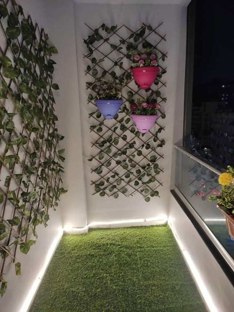 Room, vineet khand Pg For Girls In Vineet Khand 9724000