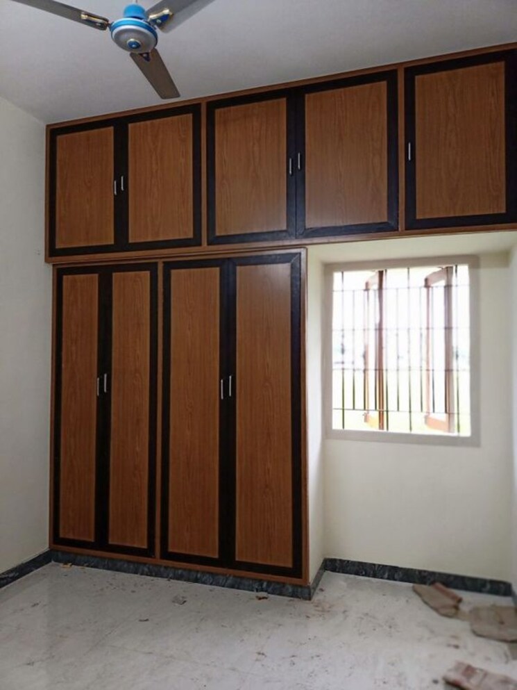 Room, vineet khand Pg For Girls In Vineet Khand 9724000