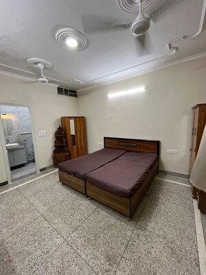Room in  Pg at Viraj Khand – for Rent