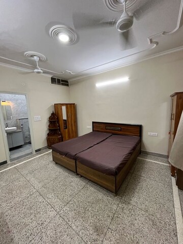 Room in  Pg at Viraj Khand – for Rent