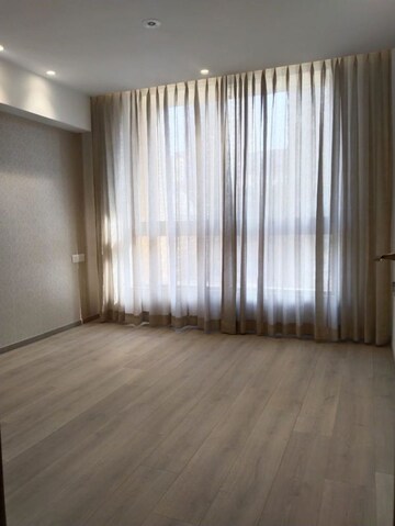 Room in 3 BHK Apartment at Rodas Enclave Evergreen, Patlipada – for Rent