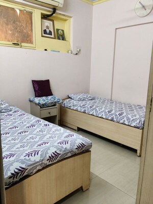 Bedroom in 2 BHK Apartment at Akash Darshan, Santacruz East – for Rent