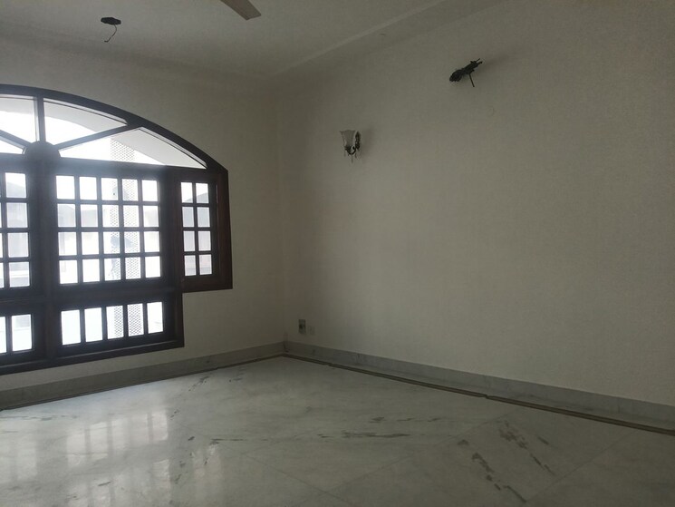 Room, friends colony 3 Bedroom 2500 Sq.Ft. Builder Floor In Friends Colony Delhi 9724083