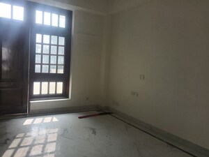 Room in 3 BHK Builder Floor at Friends Colony – for Rent