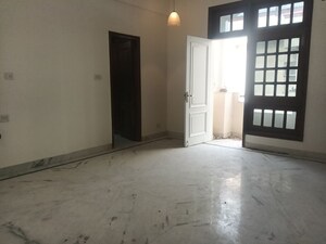 Room in 3 BHK Builder Floor at Friends Colony – for Rent