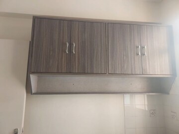 Furnished Amenities in 3 BHK Apartment at DLF The Carlton Estate, Dlf Phase V – for Rent