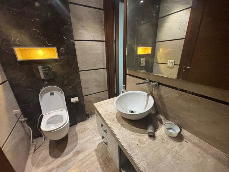 Bathroom, greater kailash i 3 Bedroom 208 Sq.Yd. Builder Floor In Greater Kailash I Delhi 9724151