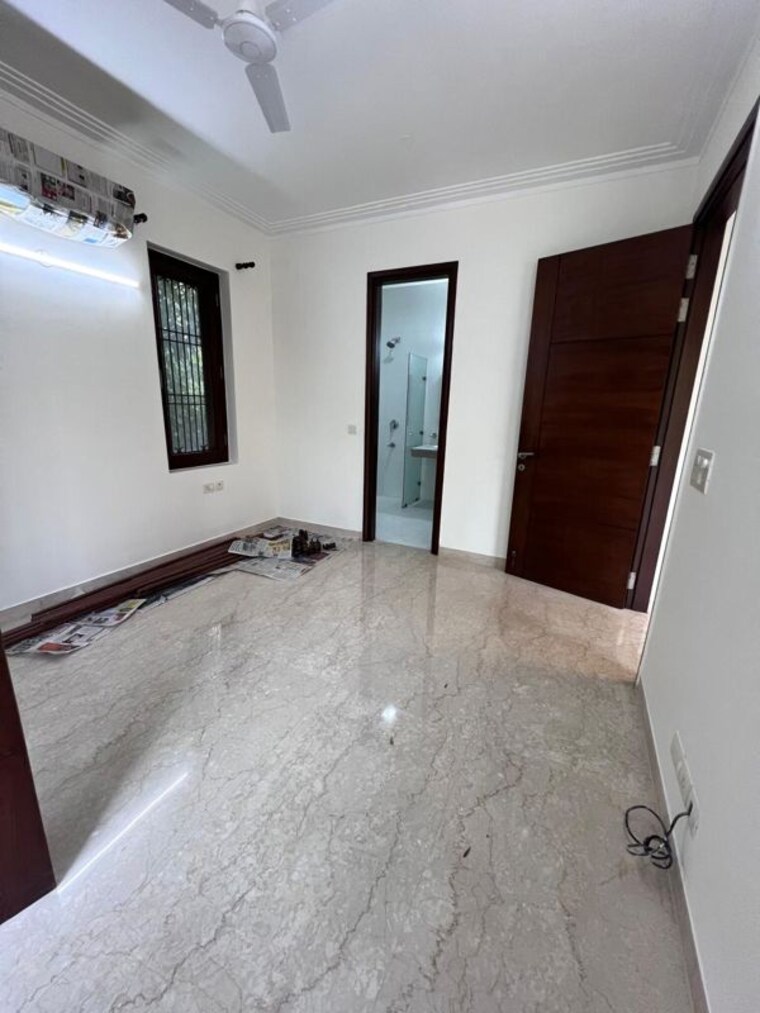 Room, greater kailash i 3 Bedroom 200 Sq.Yd. Builder Floor In Greater Kailash I Delhi 9724154